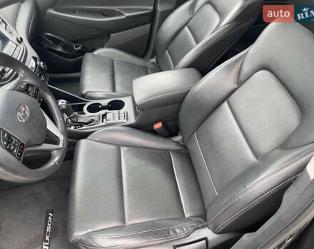 Черный Хендай Туксон, объемом двигателя 2 л и пробегом 190 тыс. км за 18000 $, фото 14 на Automoto.ua