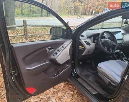 Чорний Хендай Туксон, об'ємом двигуна 2 л та пробігом 109 тис. км за 14500 $, фото 11 на Automoto.ua