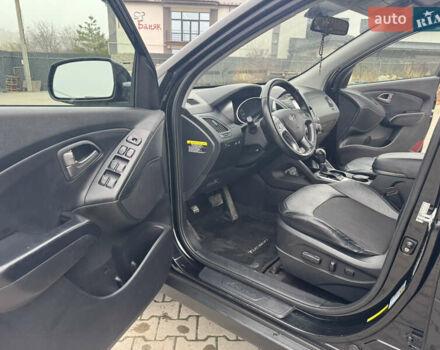 Черный Хендай Туксон, объемом двигателя 2.36 л и пробегом 205 тыс. км за 11200 $, фото 9 на Automoto.ua