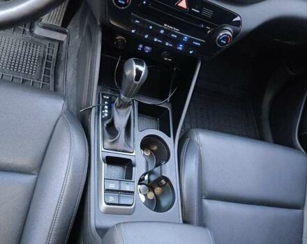 Чорний Хендай Туксон, об'ємом двигуна 1.7 л та пробігом 220 тис. км за 16000 $, фото 9 на Automoto.ua