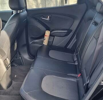 Черный Хендай Туксон, объемом двигателя 2.4 л и пробегом 200 тыс. км за 11000 $, фото 3 на Automoto.ua