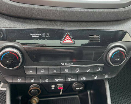 Хендай Туксон 2015 у Стрые на Automoto.ua Чорний Хендай Туксон, об'ємом двигуна 2 л та пробігом 189 тис. км за 20000 $, фото 19 на Automoto.ua