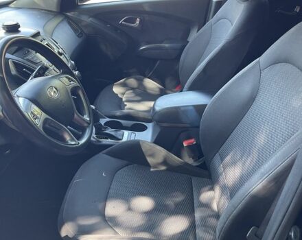 Чорний Хендай Туксон, об'ємом двигуна 2 л та пробігом 140 тис. км за 12300 $, фото 8 на Automoto.ua