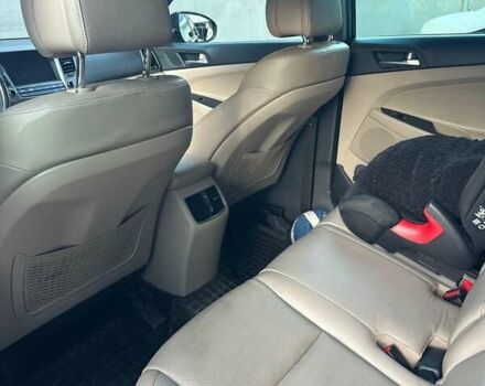 Черный Хендай Туксон, объемом двигателя 2 л и пробегом 71 тыс. км за 19999 $, фото 2 на Automoto.ua