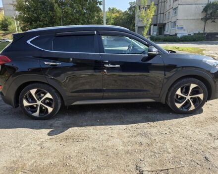 Чорний Хендай Туксон, об'ємом двигуна 2 л та пробігом 110 тис. км за 18700 $, фото 3 на Automoto.ua