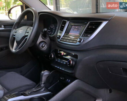 Чорний Хендай Туксон, об'ємом двигуна 2 л та пробігом 134 тис. км за 15700 $, фото 8 на Automoto.ua