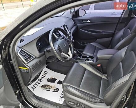 Черный Хендай Туксон, объемом двигателя 2 л и пробегом 178 тыс. км за 19200 $, фото 7 на Automoto.ua