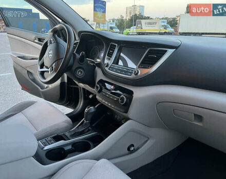 Черный Хендай Туксон, объемом двигателя 2 л и пробегом 159 тыс. км за 16500 $, фото 20 на Automoto.ua