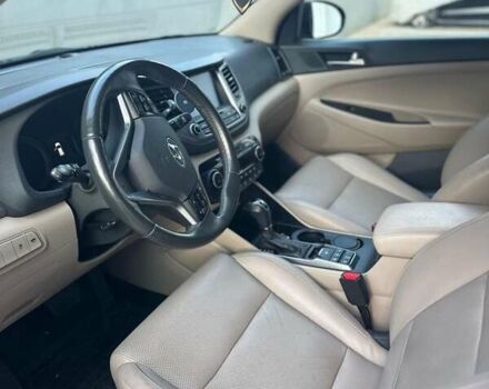 Черный Хендай Туксон, объемом двигателя 2 л и пробегом 71 тыс. км за 19999 $, фото 3 на Automoto.ua