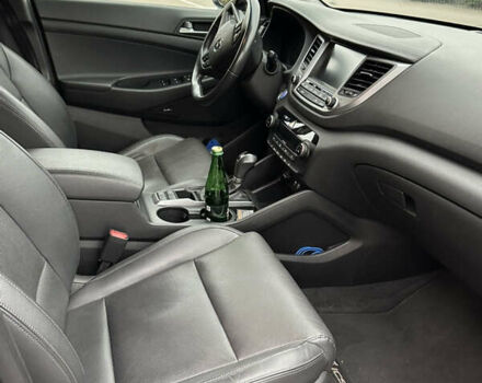 Черный Хендай Туксон, объемом двигателя 2 л и пробегом 120 тыс. км за 17800 $, фото 15 на Automoto.ua