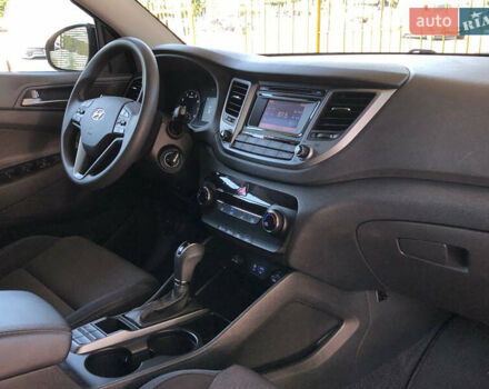 Чорний Хендай Туксон, об'ємом двигуна 2 л та пробігом 134 тис. км за 15700 $, фото 7 на Automoto.ua