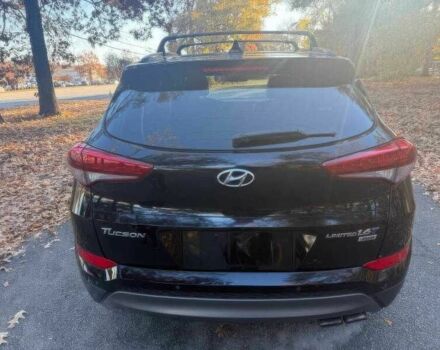 Черный Хендай Туксон, объемом двигателя 1.6 л и пробегом 99 тыс. км за 9600 $, фото 5 на Automoto.ua