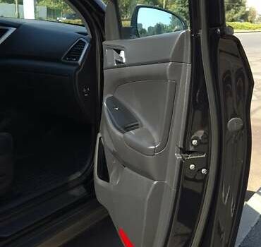 Черный Хендай Туксон, объемом двигателя 2 л и пробегом 44 тыс. км за 20500 $, фото 2 на Automoto.ua