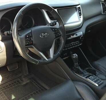 Черный Хендай Туксон, объемом двигателя 2 л и пробегом 44 тыс. км за 20500 $, фото 10 на Automoto.ua