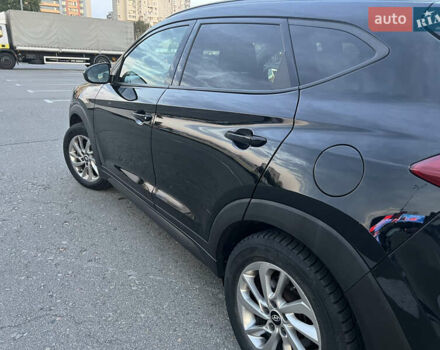 Черный Хендай Туксон, объемом двигателя 2 л и пробегом 159 тыс. км за 16500 $, фото 10 на Automoto.ua