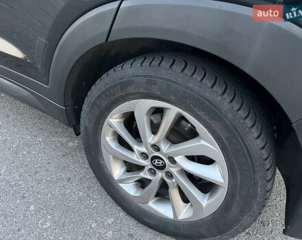 Черный Хендай Туксон, объемом двигателя 2 л и пробегом 159 тыс. км за 16500 $, фото 16 на Automoto.ua
