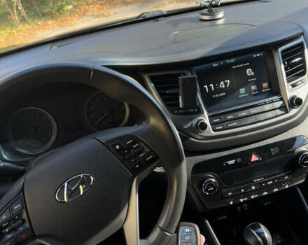 Черный Хендай Туксон, объемом двигателя 2 л и пробегом 100 тыс. км за 16300 $, фото 7 на Automoto.ua