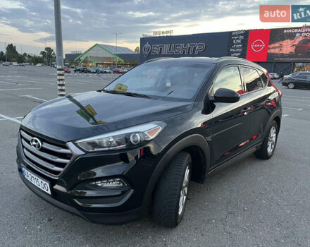 Черный Хендай Туксон, объемом двигателя 2 л и пробегом 159 тыс. км за 16500 $, фото 4 на Automoto.ua