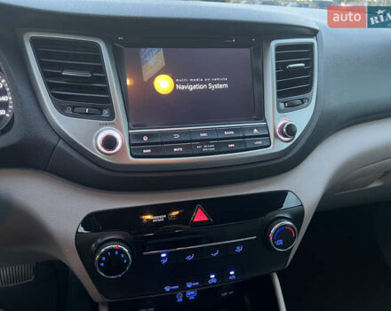 Черный Хендай Туксон, объемом двигателя 2 л и пробегом 159 тыс. км за 16500 $, фото 26 на Automoto.ua