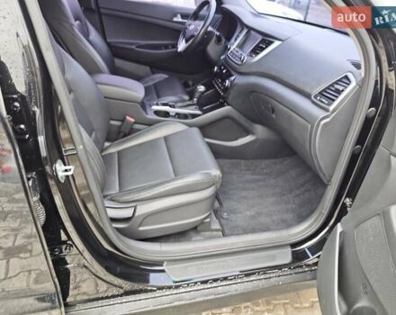 Черный Хендай Туксон, объемом двигателя 2 л и пробегом 178 тыс. км за 19200 $, фото 5 на Automoto.ua