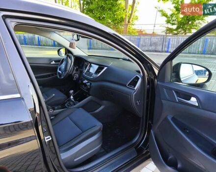 Черный Хендай Туксон, объемом двигателя 2 л и пробегом 215 тыс. км за 18900 $, фото 7 на Automoto.ua