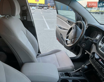 Черный Хендай Туксон, объемом двигателя 2 л и пробегом 159 тыс. км за 16500 $, фото 19 на Automoto.ua