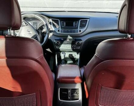 Черный Хендай Туксон, объемом двигателя 2 л и пробегом 222 тыс. км за 14000 $, фото 7 на Automoto.ua