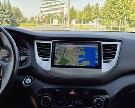 Черный Хендай Туксон, объемом двигателя 2 л и пробегом 44 тыс. км за 20500 $, фото 13 на Automoto.ua