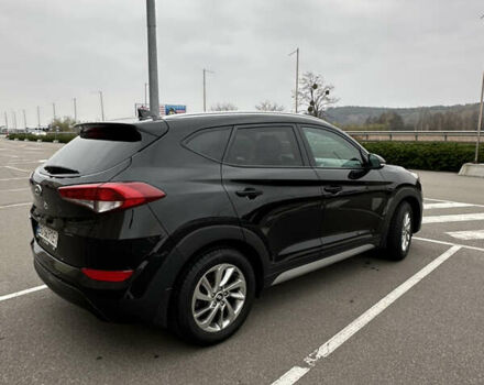 Черный Хендай Туксон, объемом двигателя 2 л и пробегом 120 тыс. км за 17800 $, фото 4 на Automoto.ua