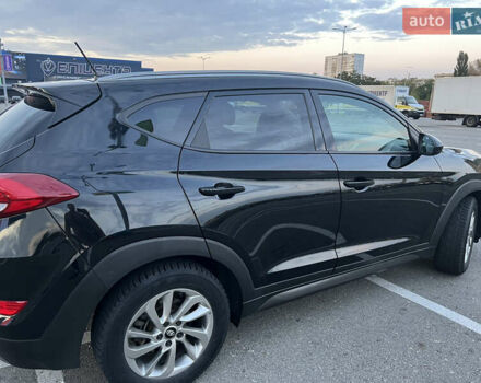Черный Хендай Туксон, объемом двигателя 2 л и пробегом 159 тыс. км за 16500 $, фото 9 на Automoto.ua