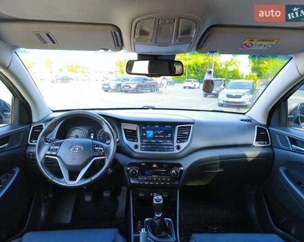 Черный Хендай Туксон, объемом двигателя 2 л и пробегом 215 тыс. км за 18900 $, фото 8 на Automoto.ua