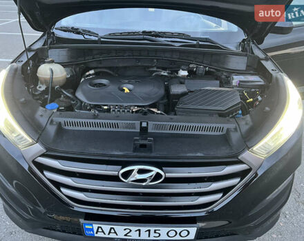 Черный Хендай Туксон, объемом двигателя 2 л и пробегом 159 тыс. км за 16500 $, фото 28 на Automoto.ua