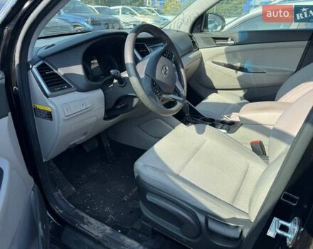 Чорний Хендай Туксон, об'ємом двигуна 2 л та пробігом 119 тис. км за 11700 $, фото 6 на Automoto.ua