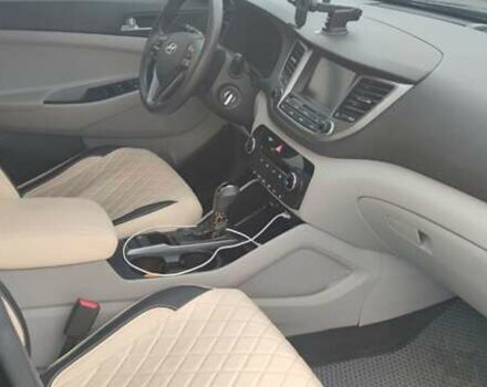 Чорний Хендай Туксон, об'ємом двигуна 2 л та пробігом 143 тис. км за 18000 $, фото 13 на Automoto.ua