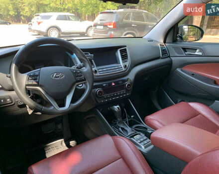 Черный Хендай Туксон, объемом двигателя 2 л и пробегом 122 тыс. км за 19800 $, фото 9 на Automoto.ua