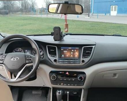 Чорний Хендай Туксон, об'ємом двигуна 2 л та пробігом 143 тис. км за 18000 $, фото 17 на Automoto.ua