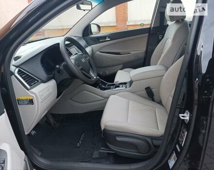 Черный Хендай Туксон, объемом двигателя 2 л и пробегом 107 тыс. км за 14800 $, фото 16 на Automoto.ua