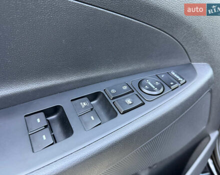 Черный Хендай Туксон, объемом двигателя 1.59 л и пробегом 182 тыс. км за 16800 $, фото 21 на Automoto.ua