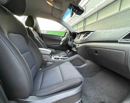 Чорний Хендай Туксон, об'ємом двигуна 1.7 л та пробігом 98 тис. км за 14000 $, фото 19 на Automoto.ua