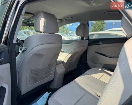 Чорний Хендай Туксон, об'ємом двигуна 2 л та пробігом 119 тис. км за 11700 $, фото 9 на Automoto.ua