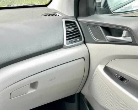 Черный Хендай Туксон, объемом двигателя 1.6 л и пробегом 53 тыс. км за 2950 $, фото 11 на Automoto.ua