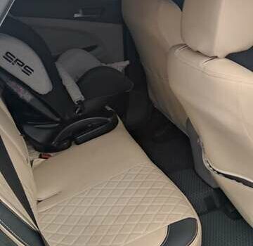 Чорний Хендай Туксон, об'ємом двигуна 2 л та пробігом 143 тис. км за 18000 $, фото 12 на Automoto.ua