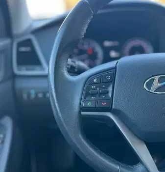 Чорний Хендай Туксон, об'ємом двигуна 2 л та пробігом 131 тис. км за 10400 $, фото 7 на Automoto.ua