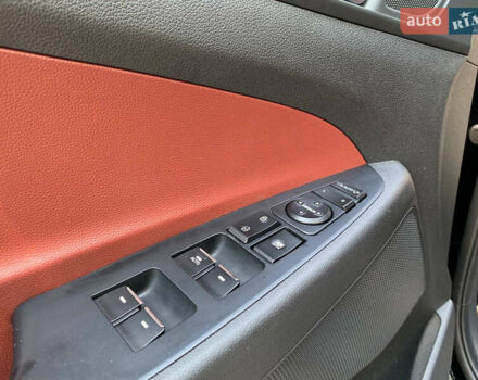 Черный Хендай Туксон, объемом двигателя 2 л и пробегом 122 тыс. км за 19800 $, фото 11 на Automoto.ua