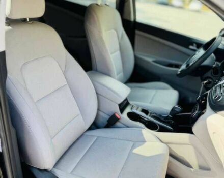 Черный Хендай Туксон, объемом двигателя 2 л и пробегом 60 тыс. км за 13500 $, фото 9 на Automoto.ua