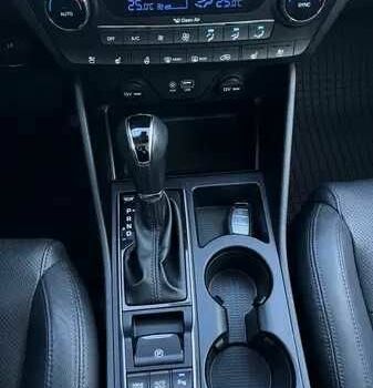 Чорний Хендай Туксон, об'ємом двигуна 2 л та пробігом 131 тис. км за 10400 $, фото 10 на Automoto.ua