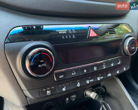 Черный Хендай Туксон, объемом двигателя 2 л и пробегом 122 тыс. км за 19800 $, фото 14 на Automoto.ua