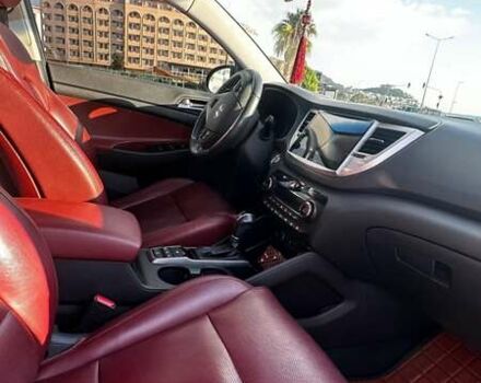 Черный Хендай Туксон, объемом двигателя 2 л и пробегом 120 тыс. км за 21000 $, фото 3 на Automoto.ua