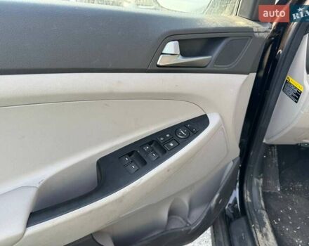 Чорний Хендай Туксон, об'ємом двигуна 2 л та пробігом 119 тис. км за 11700 $, фото 5 на Automoto.ua