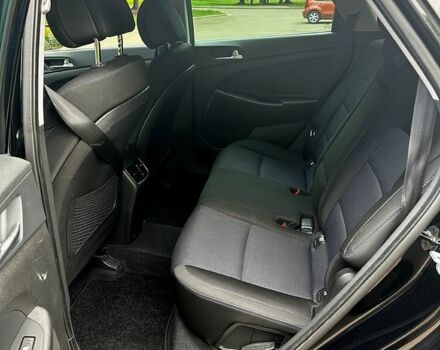 Черный Хендай Туксон, объемом двигателя 1.7 л и пробегом 120 тыс. км за 19500 $, фото 6 на Automoto.ua